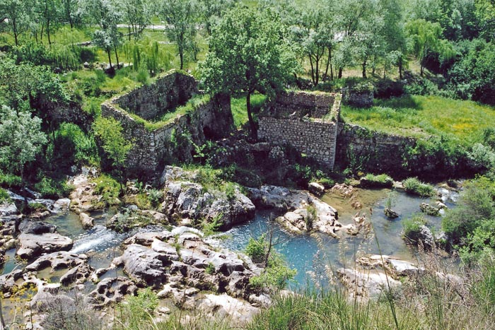 antico mulino ad acqua con deposito- Ottati