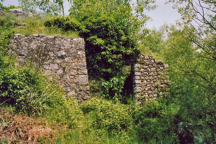 antico mulino ad acqua a valle- Ottati